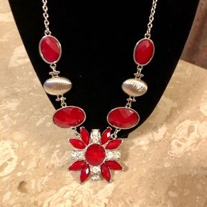 NWOT Dazzling red necklace